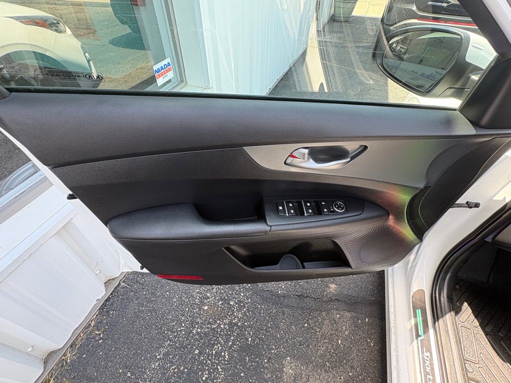 Used 2021 Kia Forte LXS FWD image 7