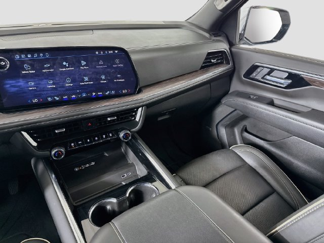 Used 2025 Chevrolet Tahoe Premier AWD/4WD image 24