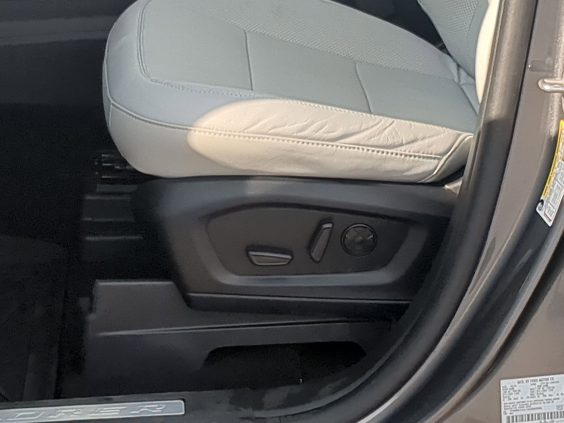 Used 2025 Ford Explorer Platinum w/ Ultimate Package image 13