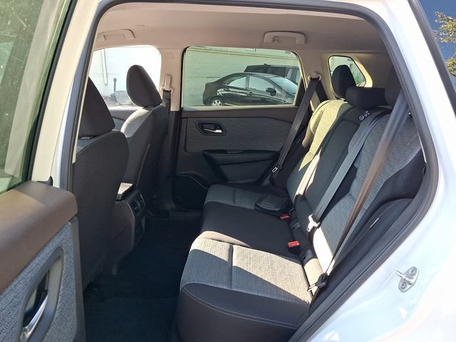 Used 2023 Nissan Rogue SV AWD/4WD image 11