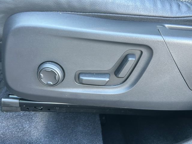 Used 2023 Volvo XC40 B5 Plus image 21