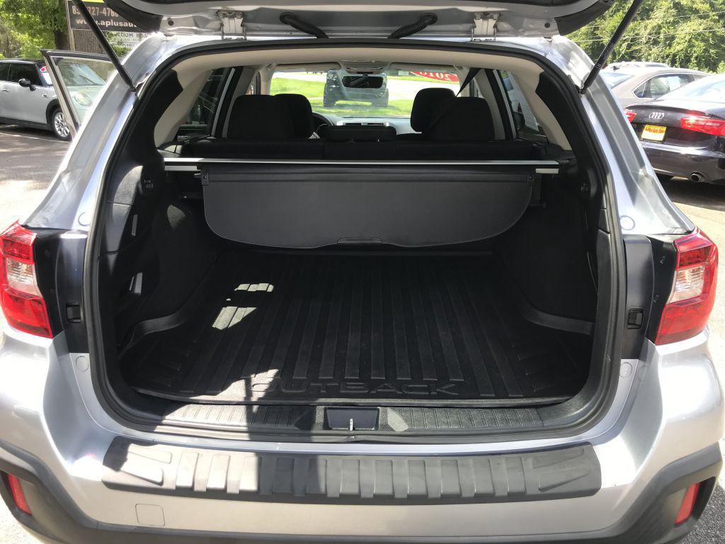 Used 2018 Subaru Outback 2.5i Premium image 11