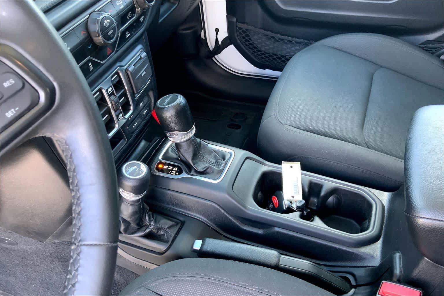 Used 2023 Jeep Gladiator Sport AWD/4WD image 16