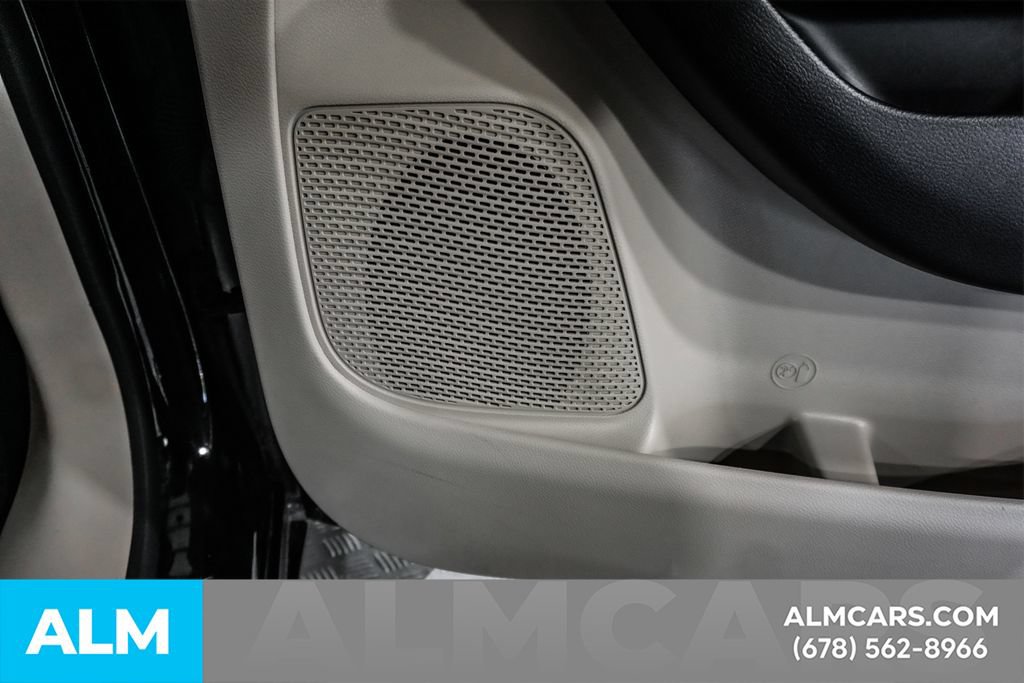 Used 2023 Chrysler Pacifica Touring-L FWD image 41