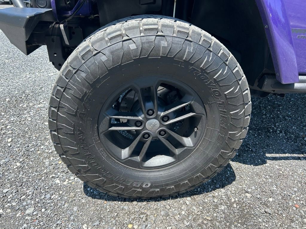 Used 2017 Jeep Wrangler Unlimited Sahara AWD/4WD image 3