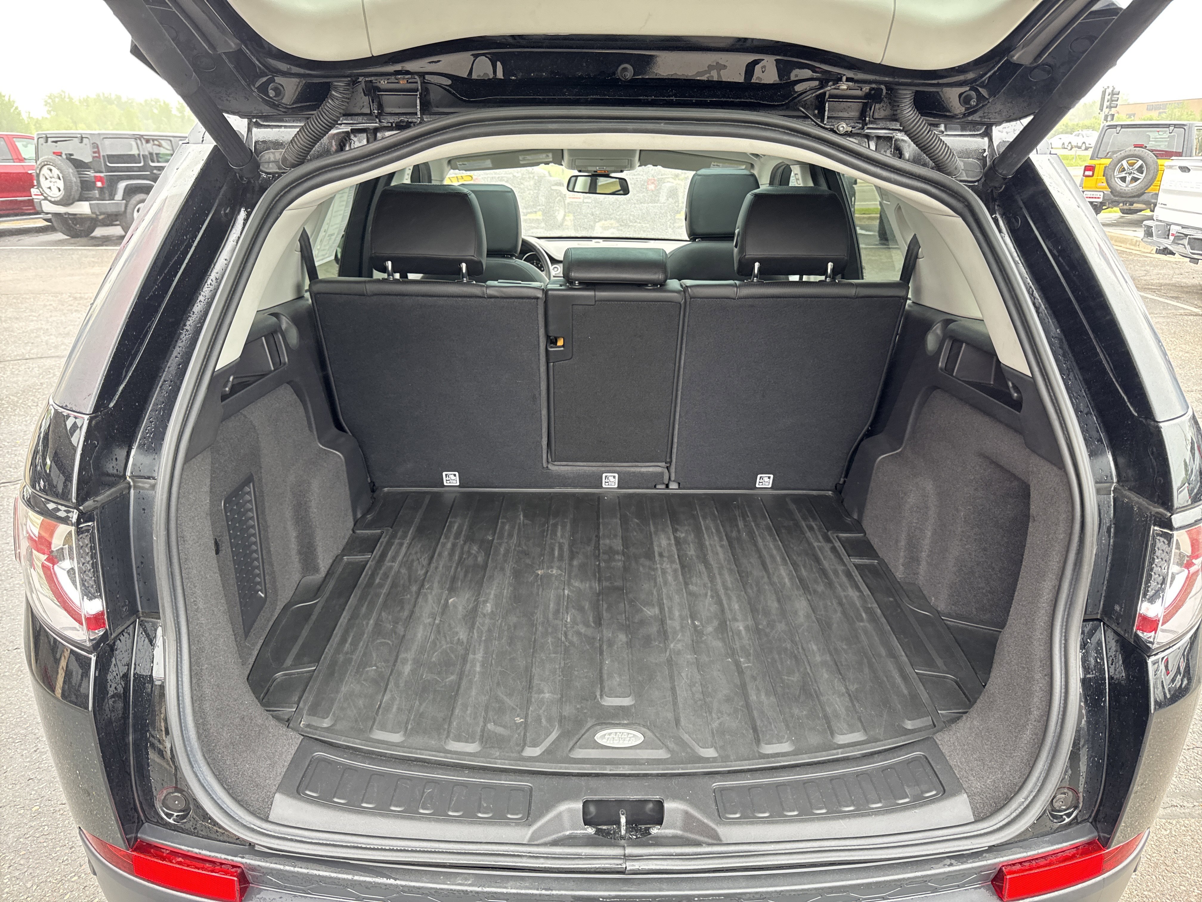Used 2019 Land Rover Discovery Sport HSE AWD/4WD image 29