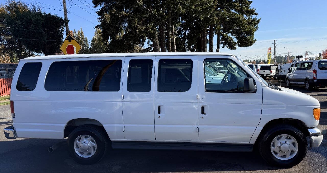 Used 2005 Ford E-350 and Econoline 350 XL RWD image 4
