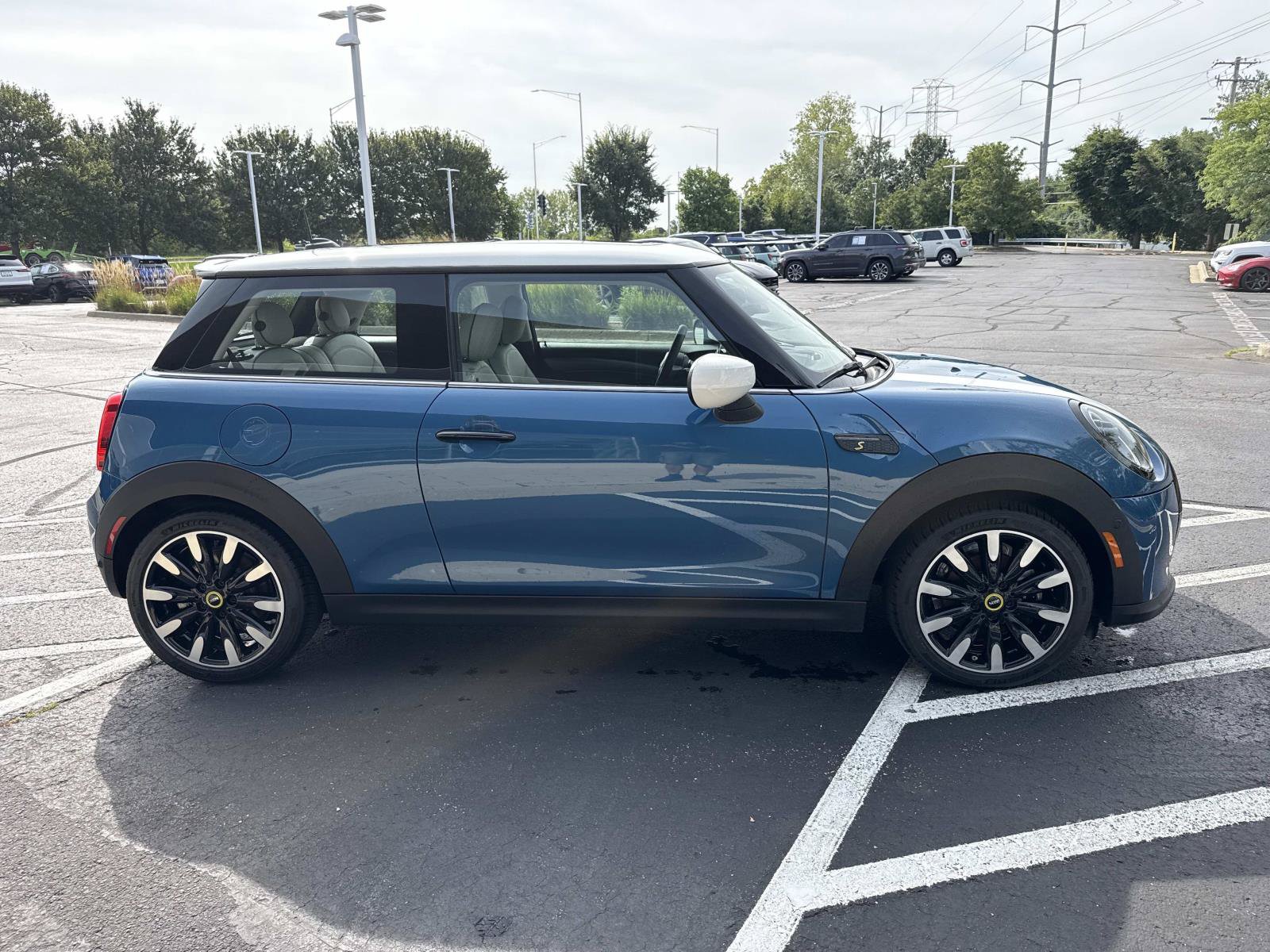 Used 2024 MINI Cooper SE FWD image 5