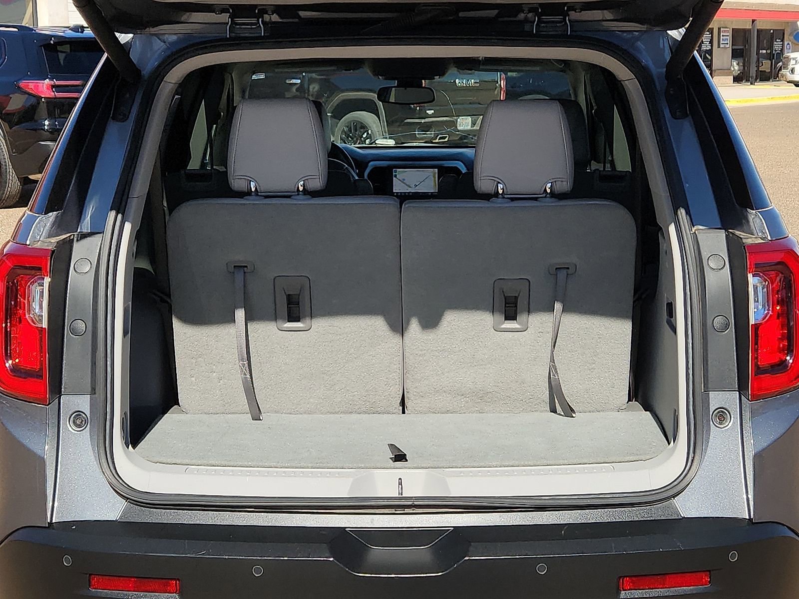 Used 2022 GMC Acadia SLT w/ Technology Package image 11