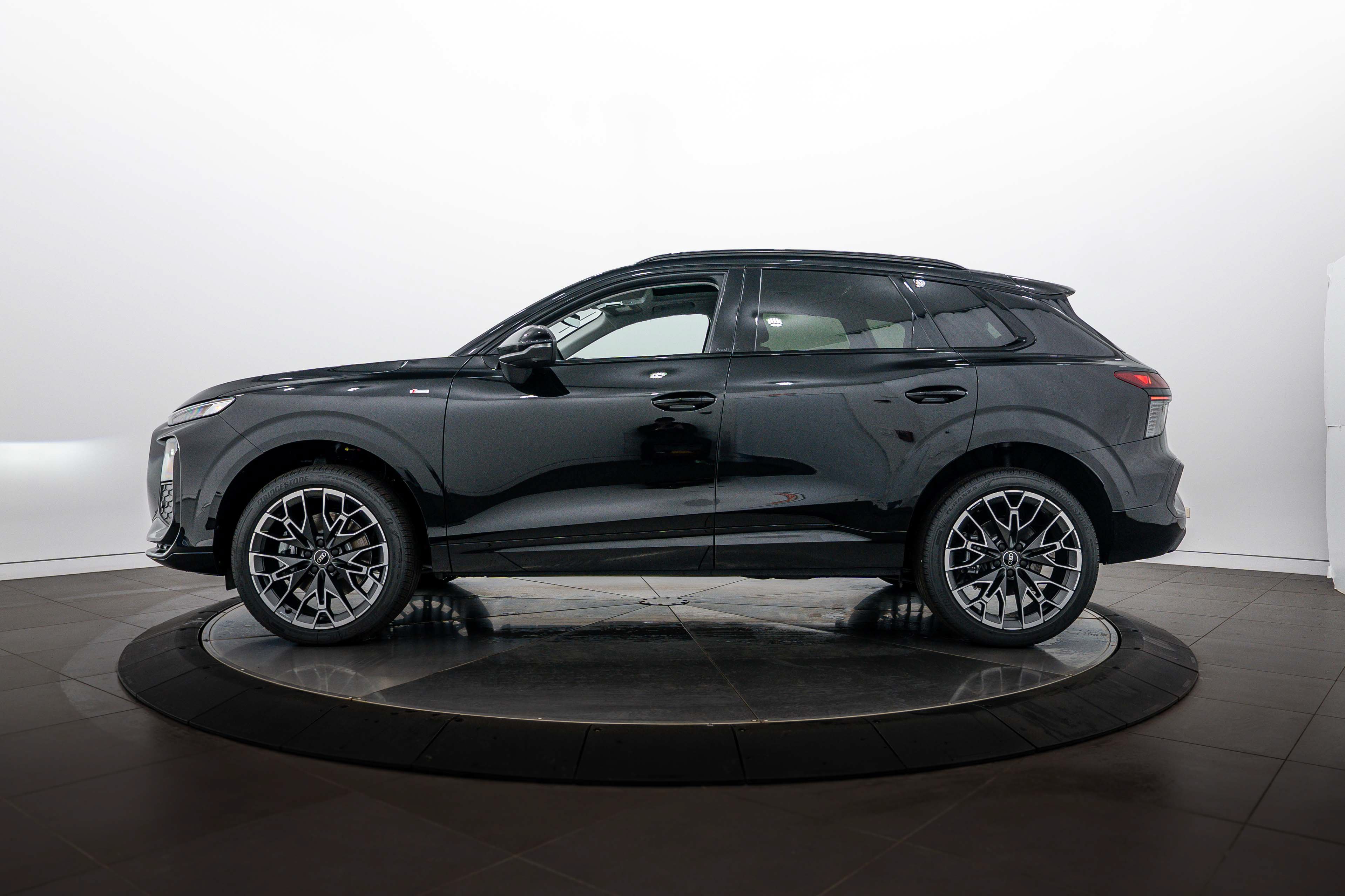 New 2026 Audi Q3 quattro 2.0T AWD/4WD image 7
