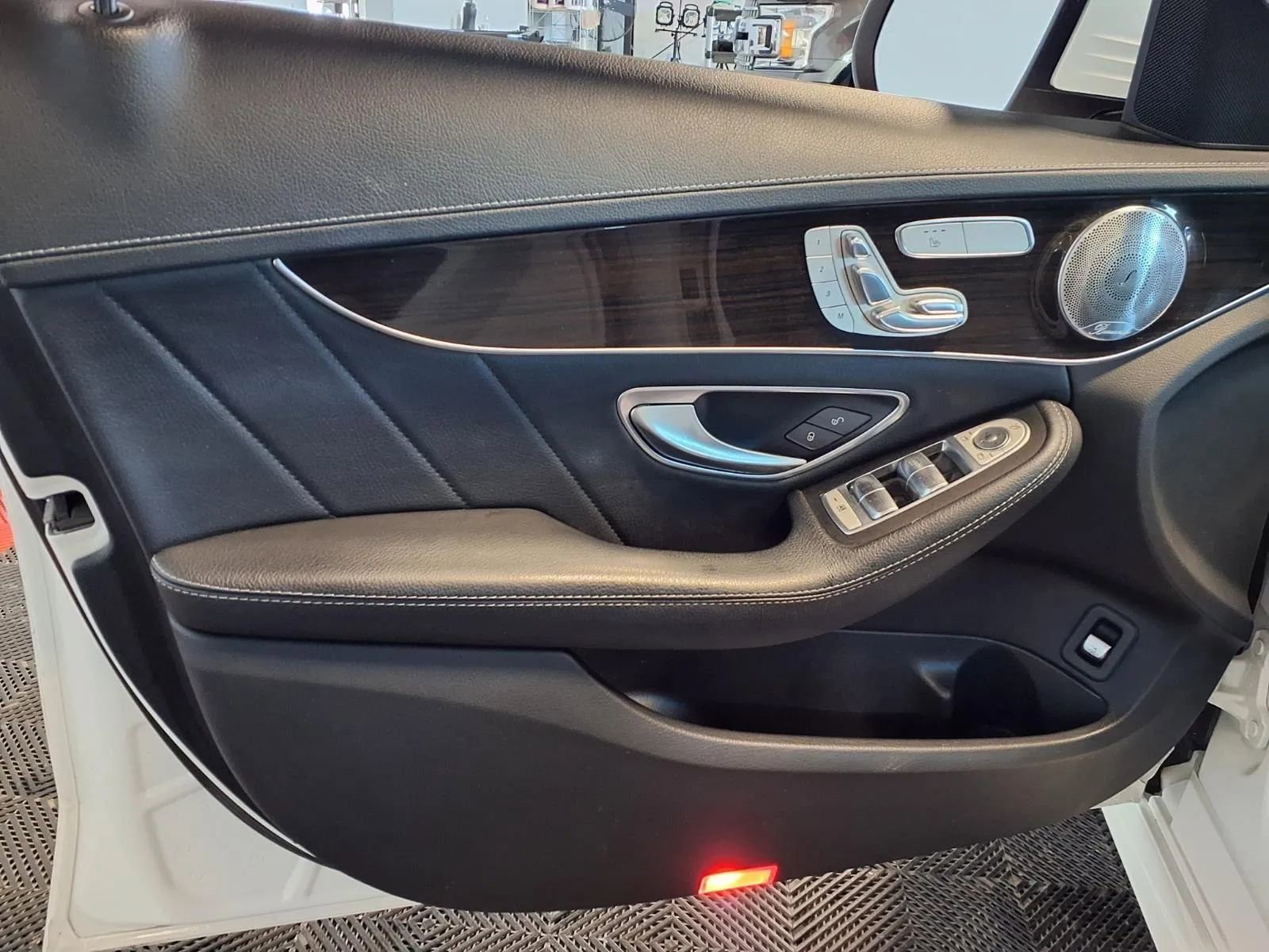 Used 2015 Mercedes-Benz C 300 4MATIC Sedan image 14