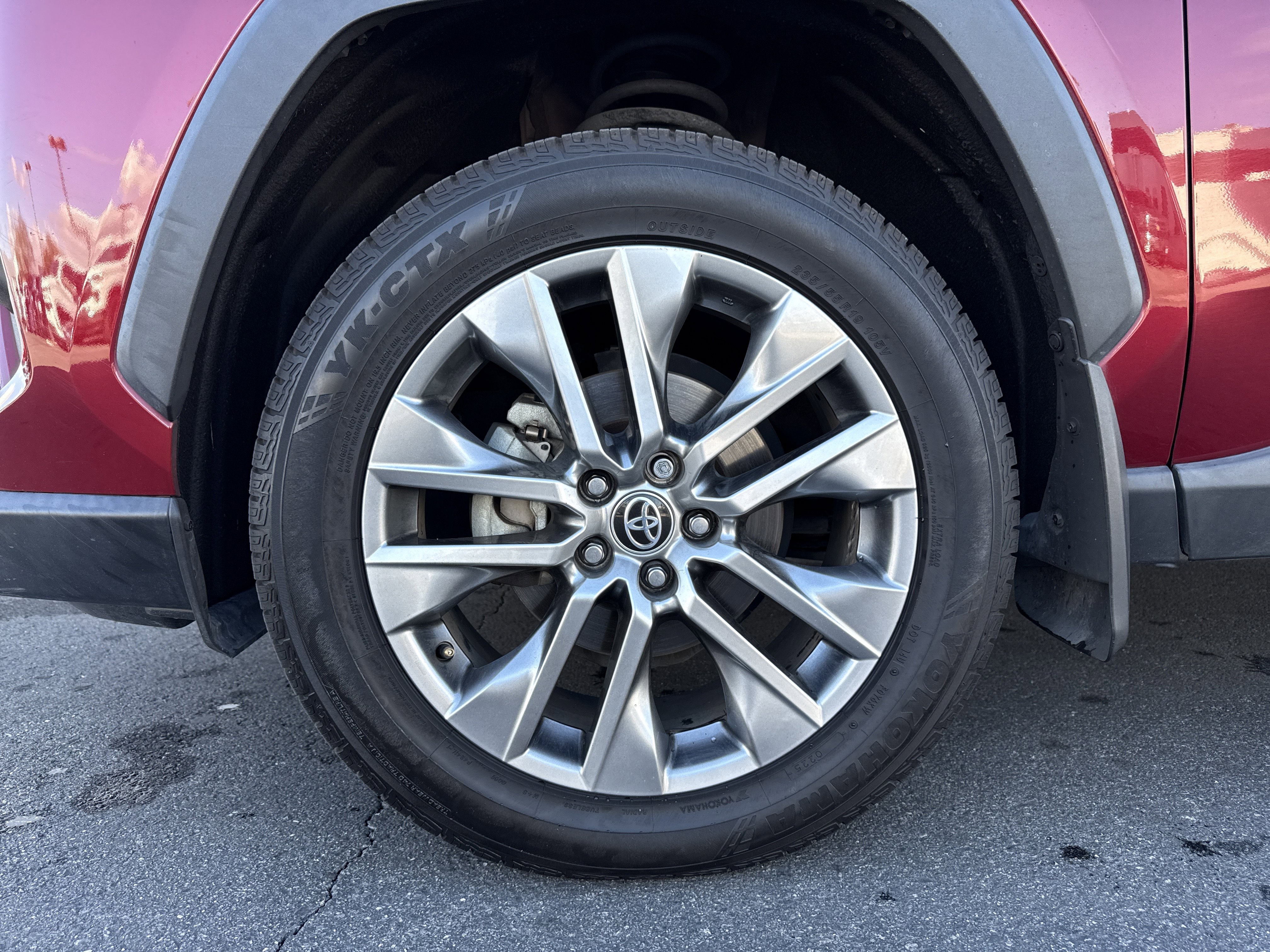 Used 2022 Toyota RAV4 XLE Premium image 5