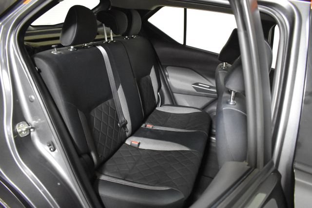 Used 2018 Nissan Kicks SV FWD image 30
