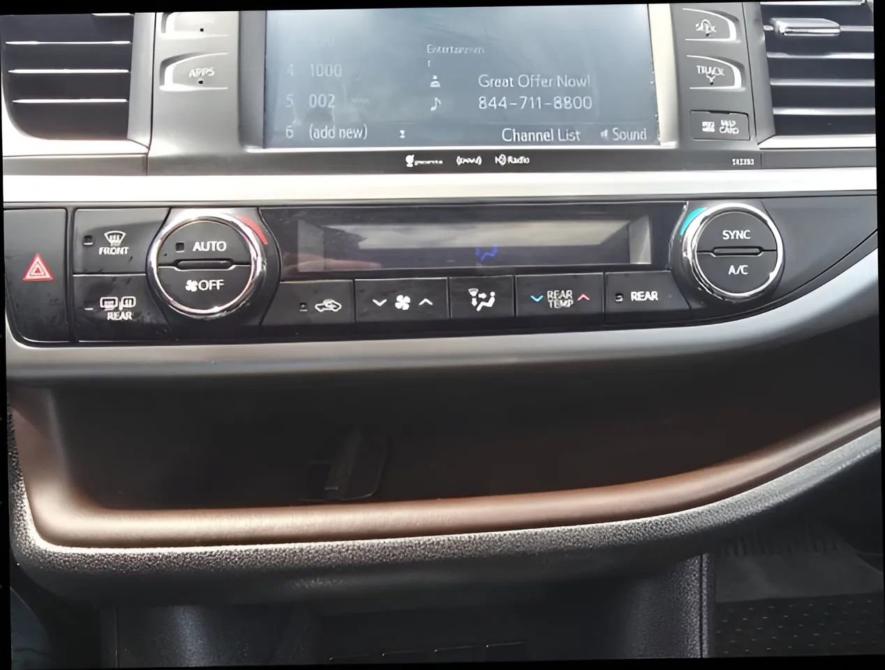 Used 2019 Toyota Highlander XLE AWD/4WD image 32