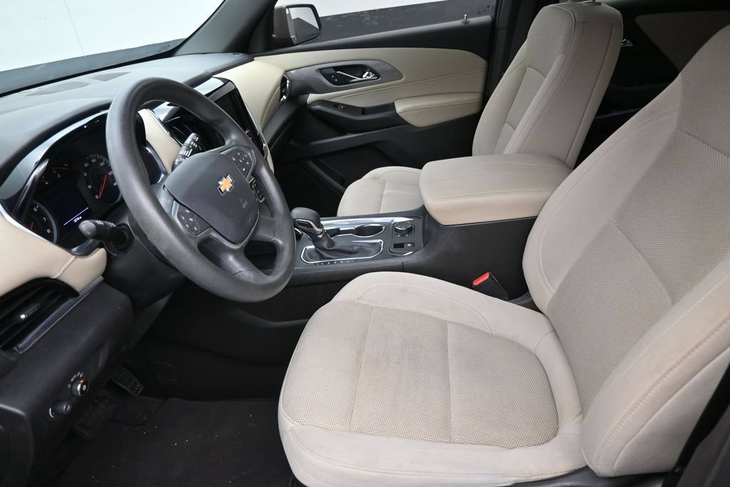 Used 2023 Chevrolet Traverse LS FWD image 12