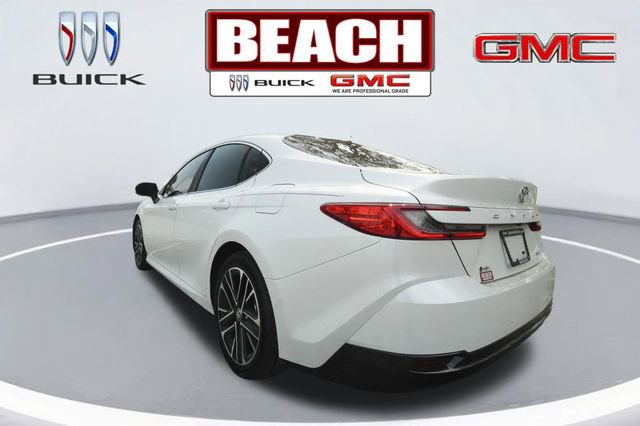 Used 2025 Toyota Camry XLE image 5