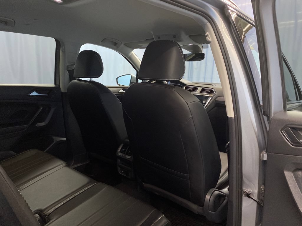 Used 2023 Volkswagen Tiguan SE AWD/4WD image 35
