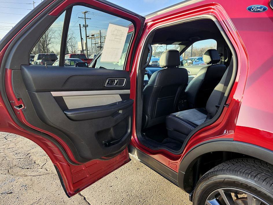 Used 2017 Ford Explorer XLT w/ Equipment Group 202A image 27
