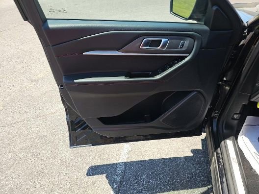 Used 2025 Ford Explorer ST-Line w/ ST-Line Street Pack AWD/4WD image 9