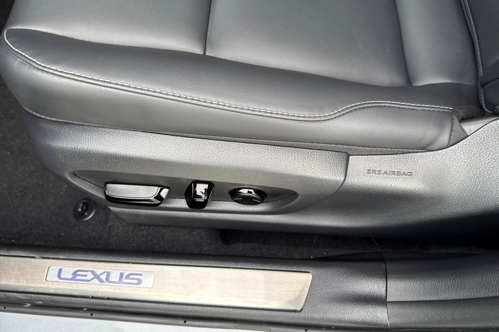 Certified 2025 Lexus UX 300h FWD w/ Accessory Package (Z2) image 14