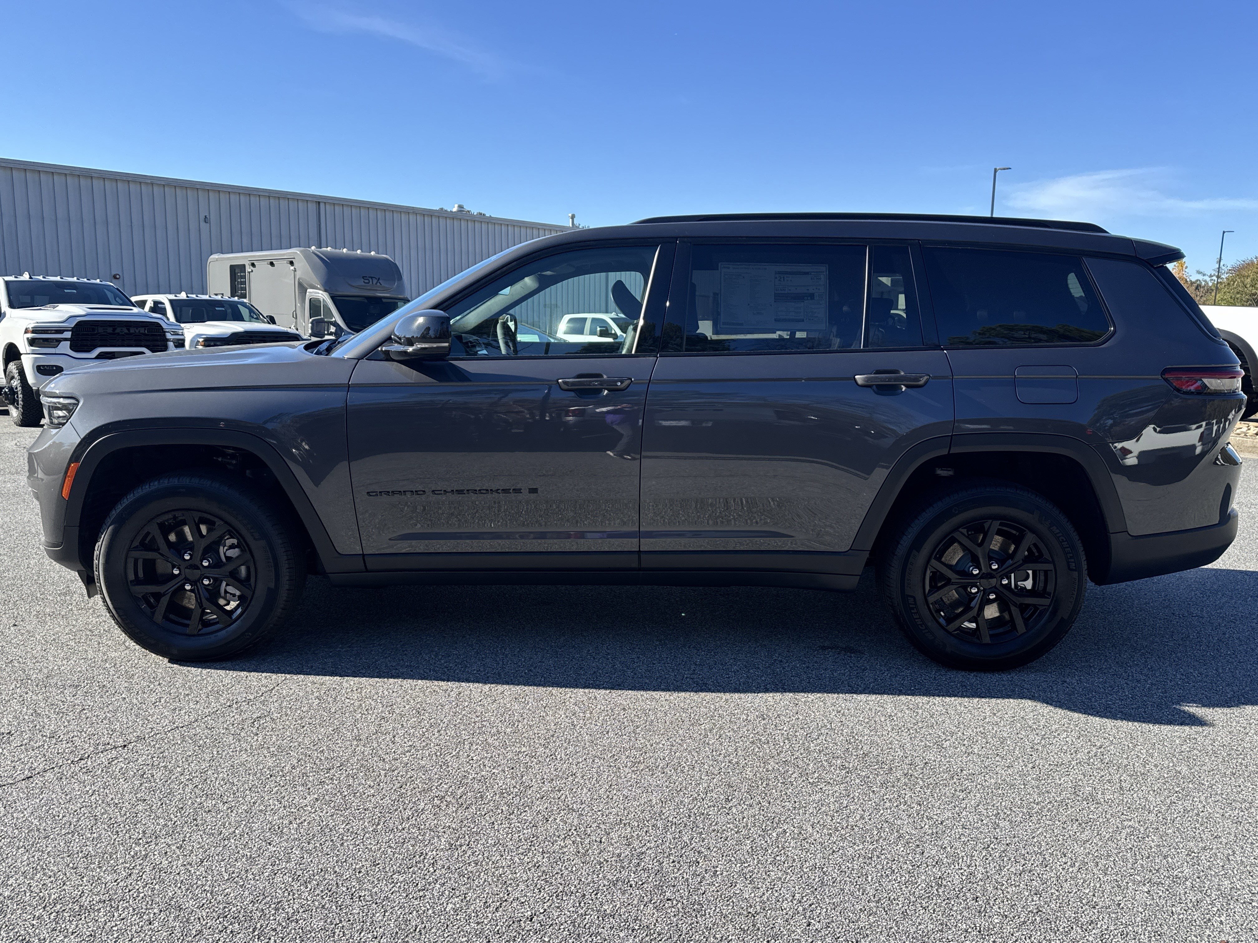 New 2025 Jeep Grand Cherokee L Altitude image 4