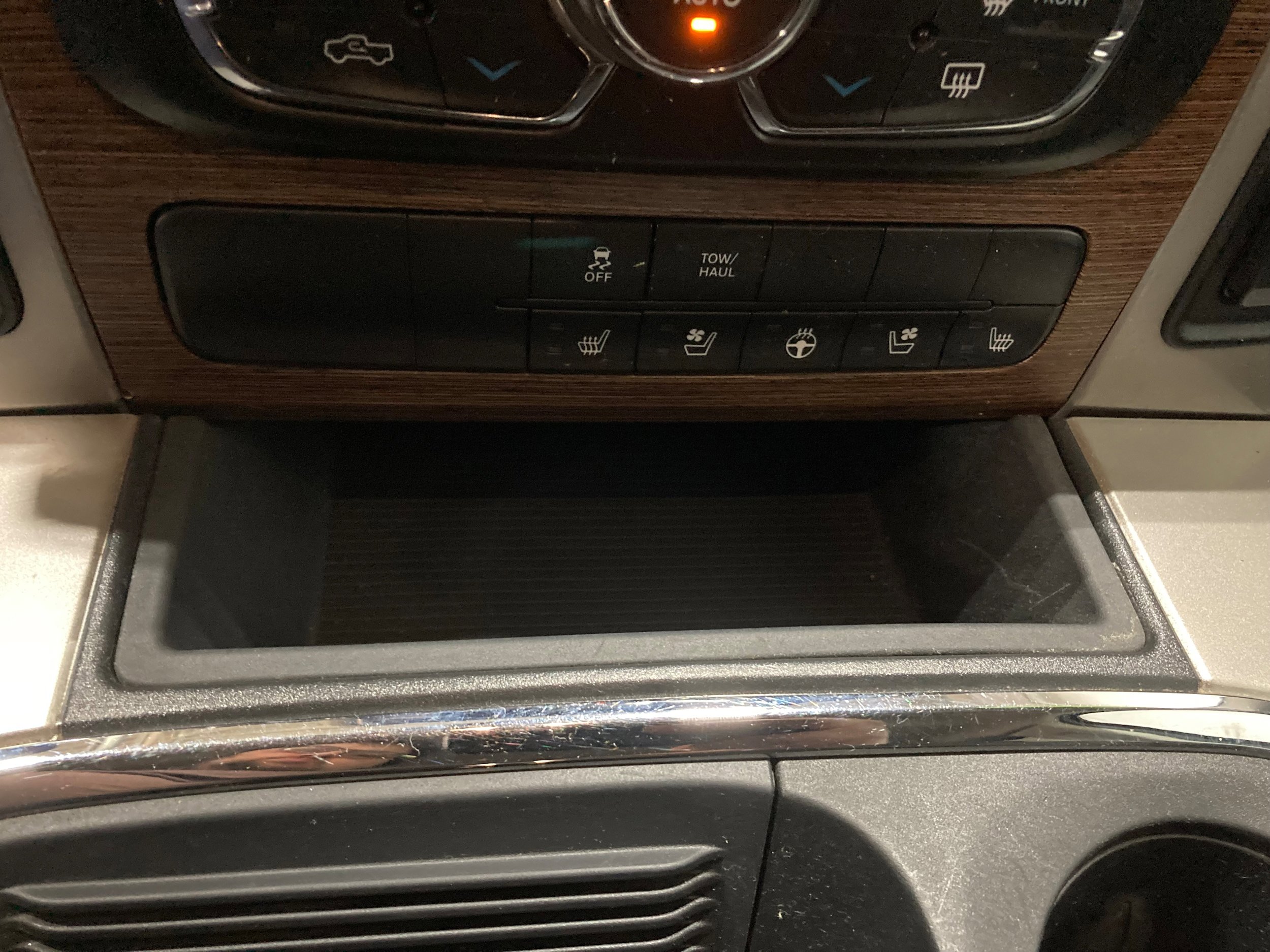Used 2018 RAM 1500 Laramie w/ Convenience Group AWD/4WD image 33