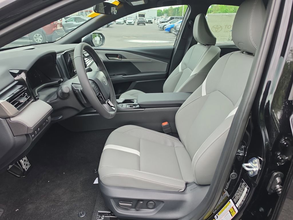 Used 2026 Toyota Camry SE FWD image 9