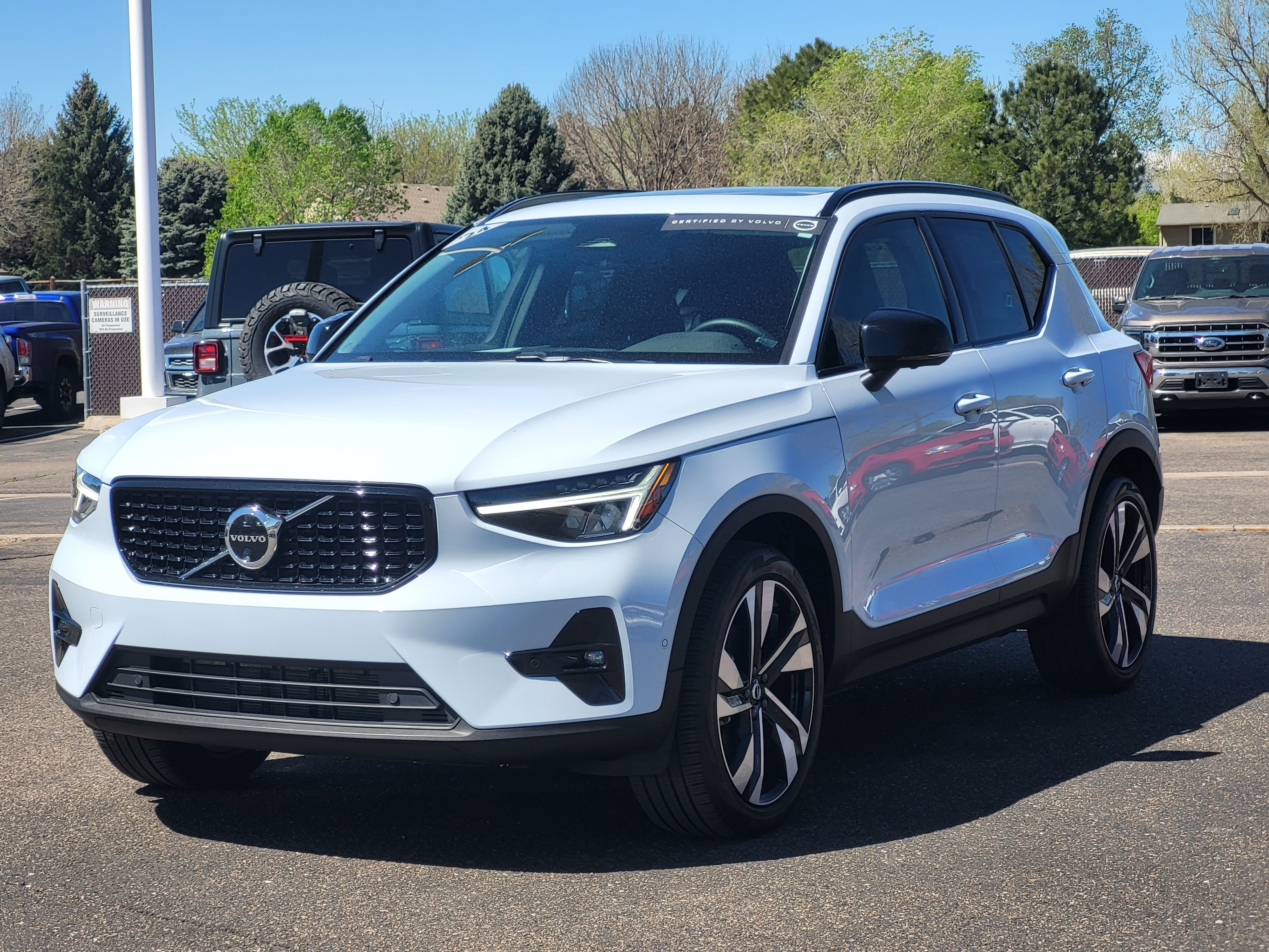 Certified 2024 Volvo XC40 B5 Plus w/ Climate Package AWD/4WD image 4