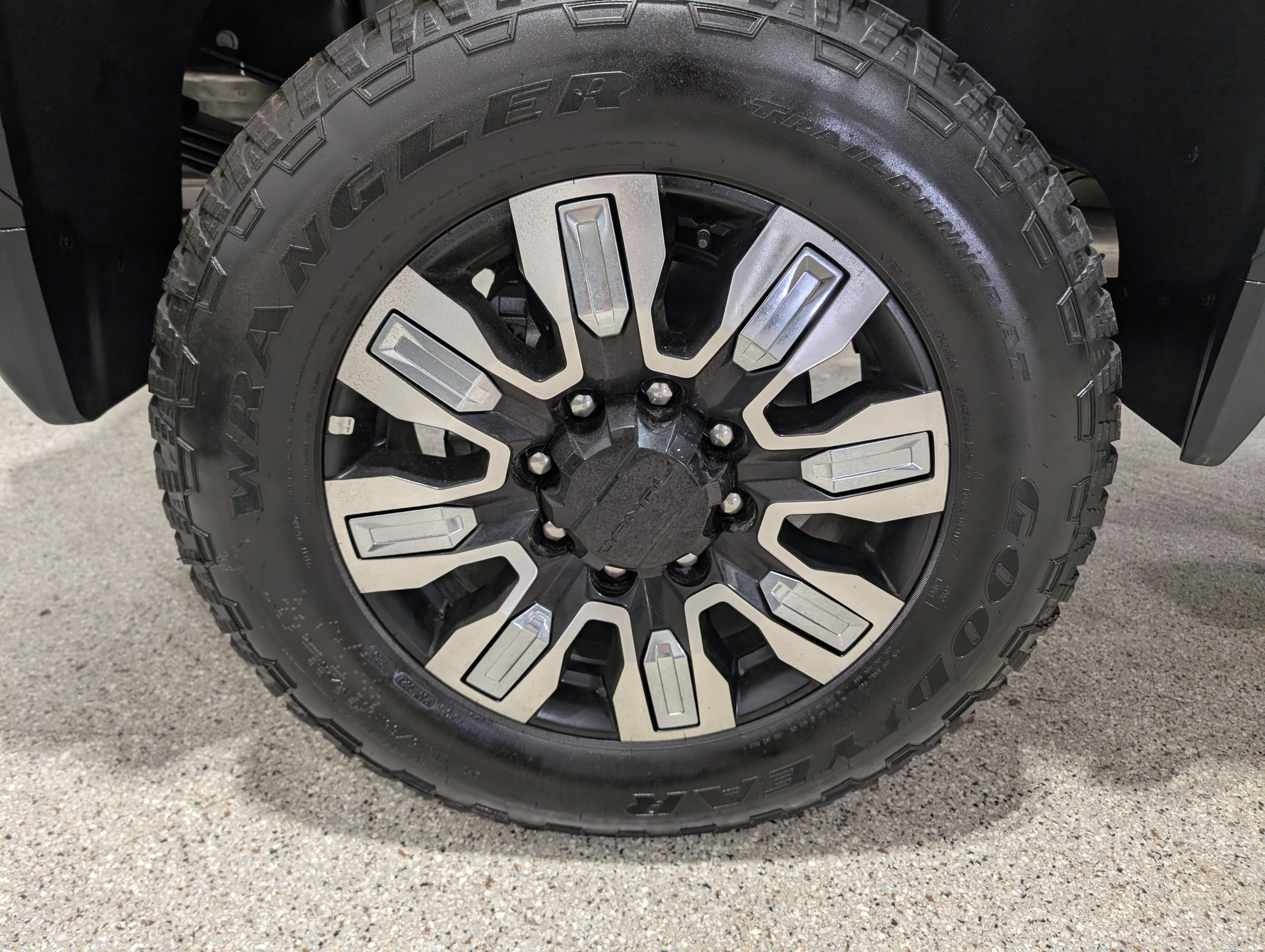 Used 2025 GMC Sierra 3500 Denali w/ Denali Reserve Package AWD/4WD image 14