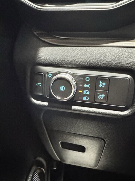 Used 2020 Ford Explorer Limited AWD/4WD image 17