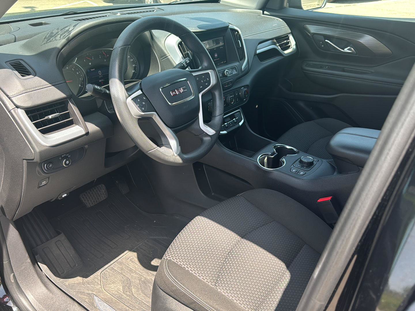 Used 2024 GMC Terrain SLE w/ Driver Convenience Package AWD/4WD image 11
