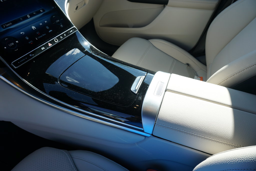 Used 2025 Mercedes-Benz GLC 300 4MATIC image 21