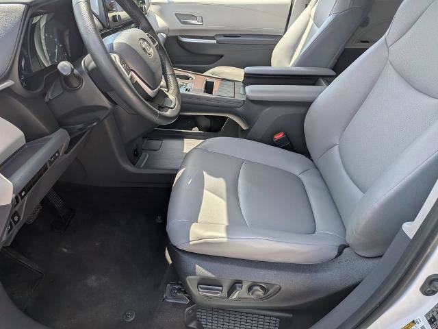 Used 2023 Toyota Sienna XLE FWD image 12