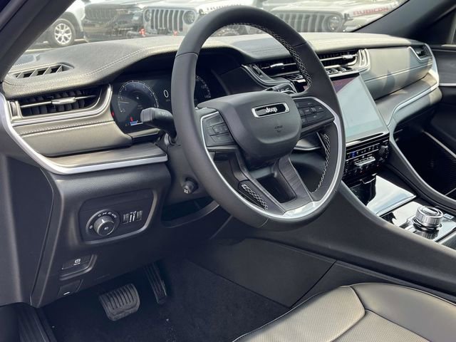 New 2025 Jeep Grand Cherokee Limited w/ Luxury Tech Group II image 9