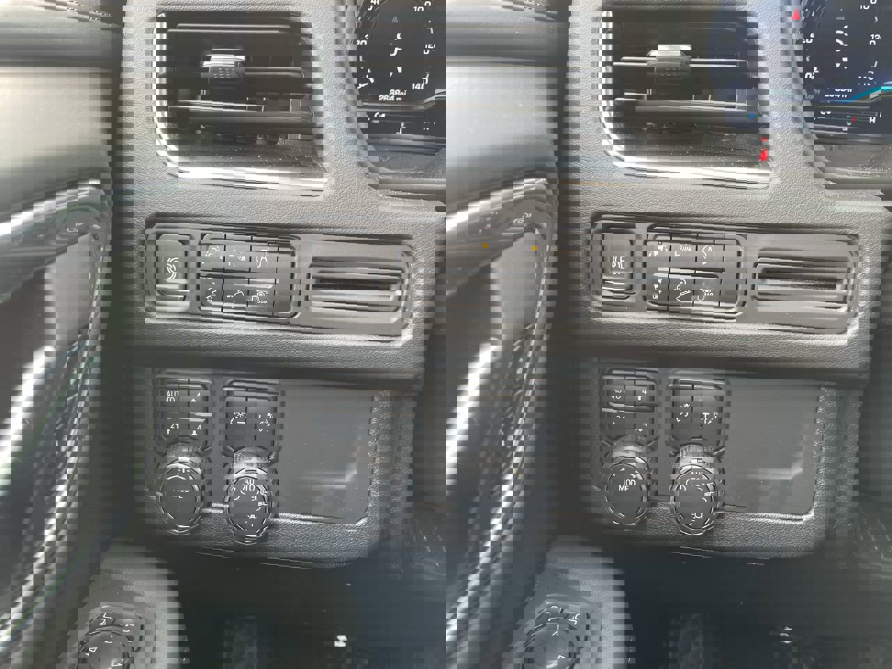 Used 2024 Chevrolet Suburban Z71 w/ Luxury Package image 18