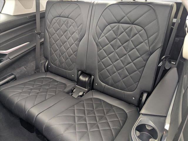 Used 2025 BMW X7 xDrive40i w/ Premium Package image 20