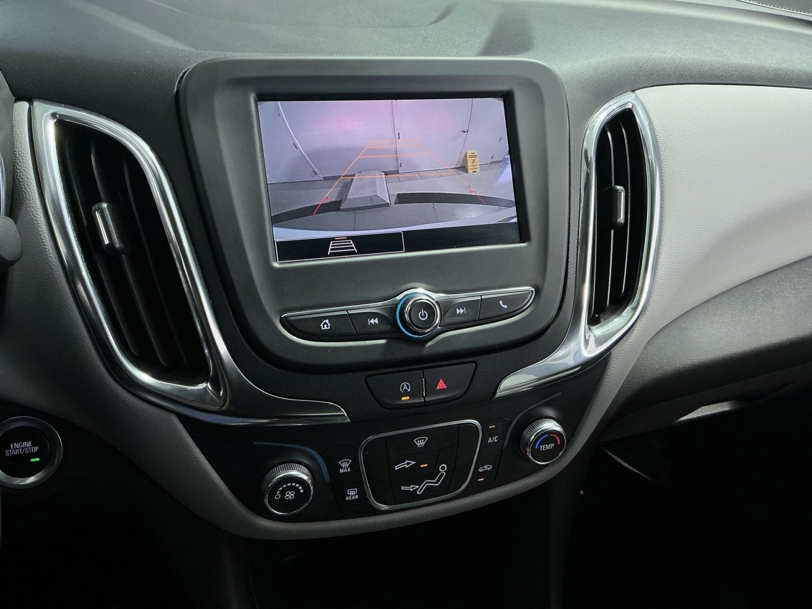 Used 2024 Chevrolet Equinox LS w/ LS Convenience Package FWD image 20