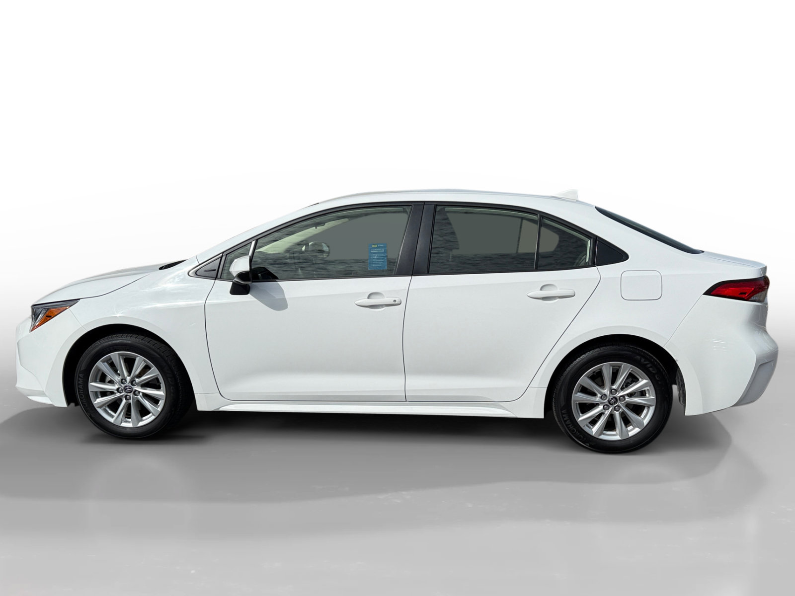 Used 2024 Toyota Corolla LE w/ LE Convenience Package FWD image 2