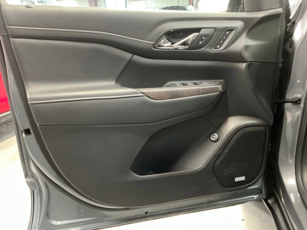 Certified 2022 GMC Acadia Denali w/ Denali Ultimate Package image 15