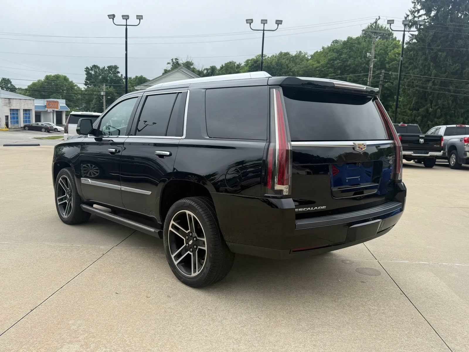 Used 2019 Cadillac Escalade Platinum AWD/4WD image 3