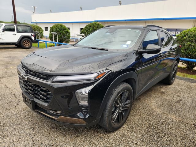 Used 2024 Chevrolet Trax ACTIV w/ Sunroof Package FWD image 3