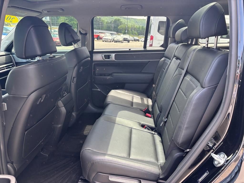 Used 2024 Hyundai Santa Fe Limited AWD/4WD image 10