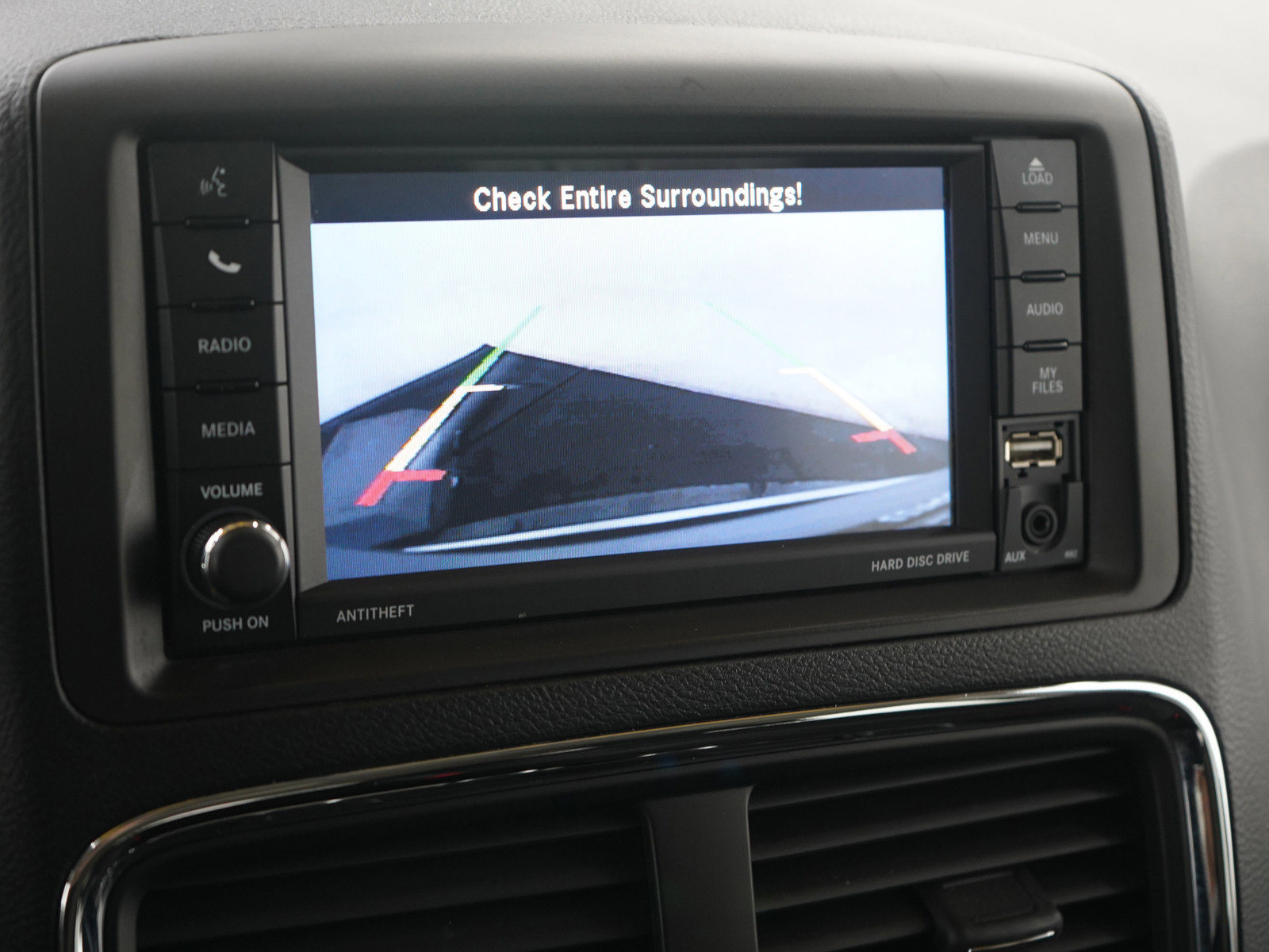 Used 2018 Dodge Grand Caravan SE w/ Rear Park Assist Package image 29