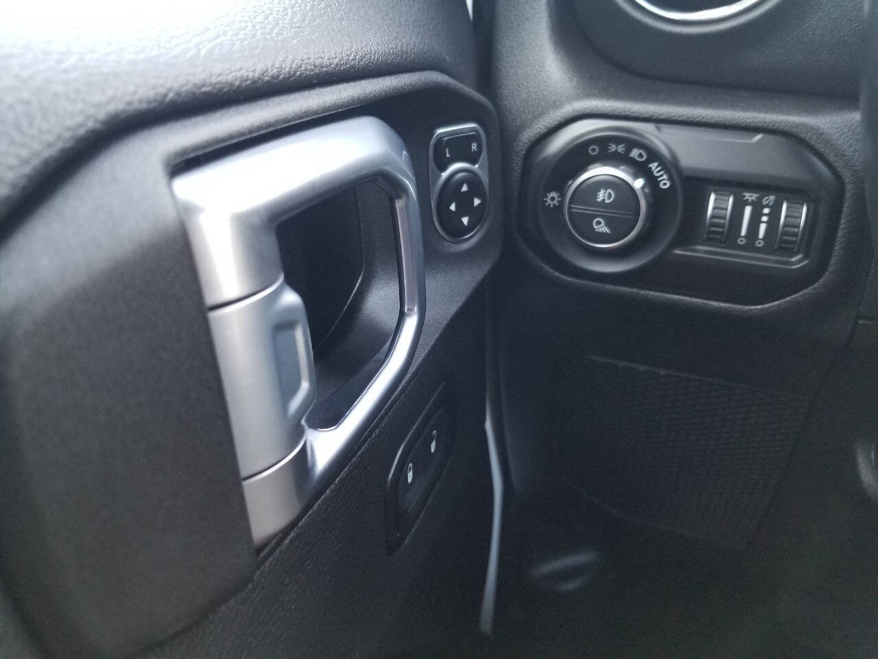 Used 2021 Jeep Gladiator Overland AWD/4WD image 34