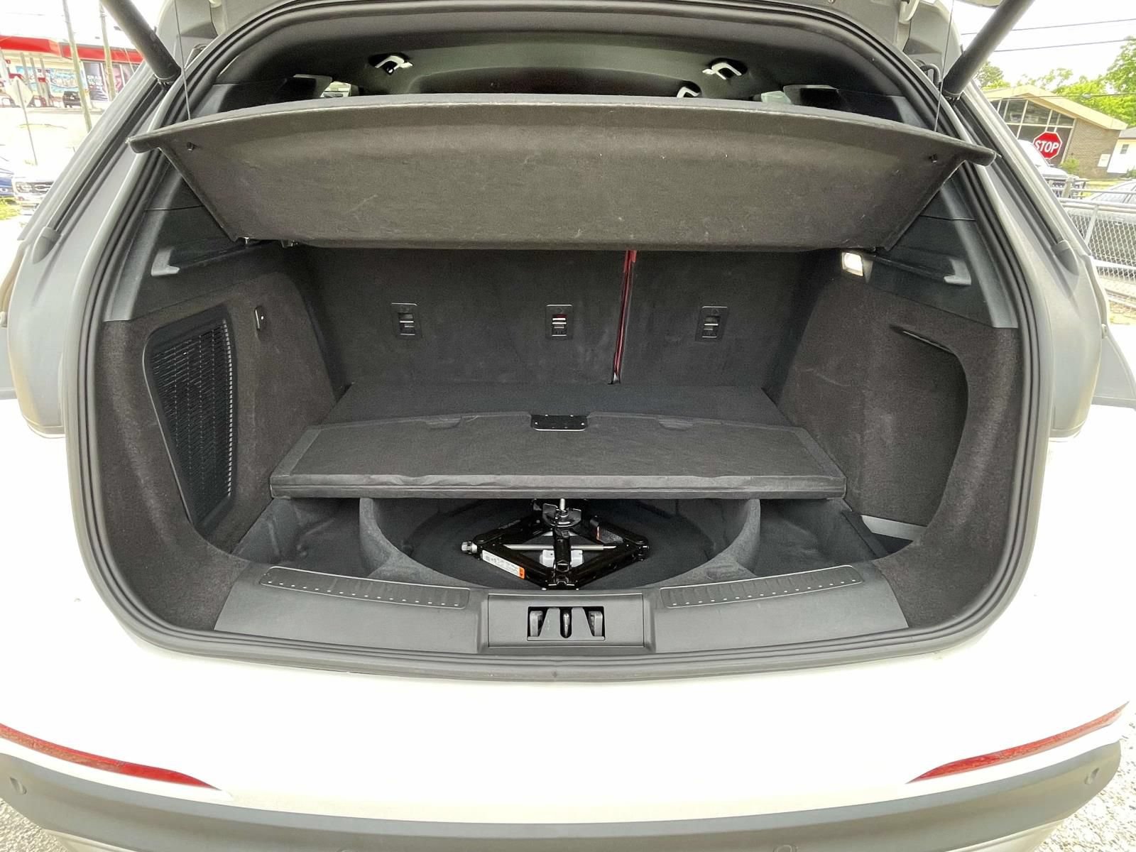 Used 2024 Lincoln Corsair Reserve w/ Rear Removable Package Tray FWD image 6