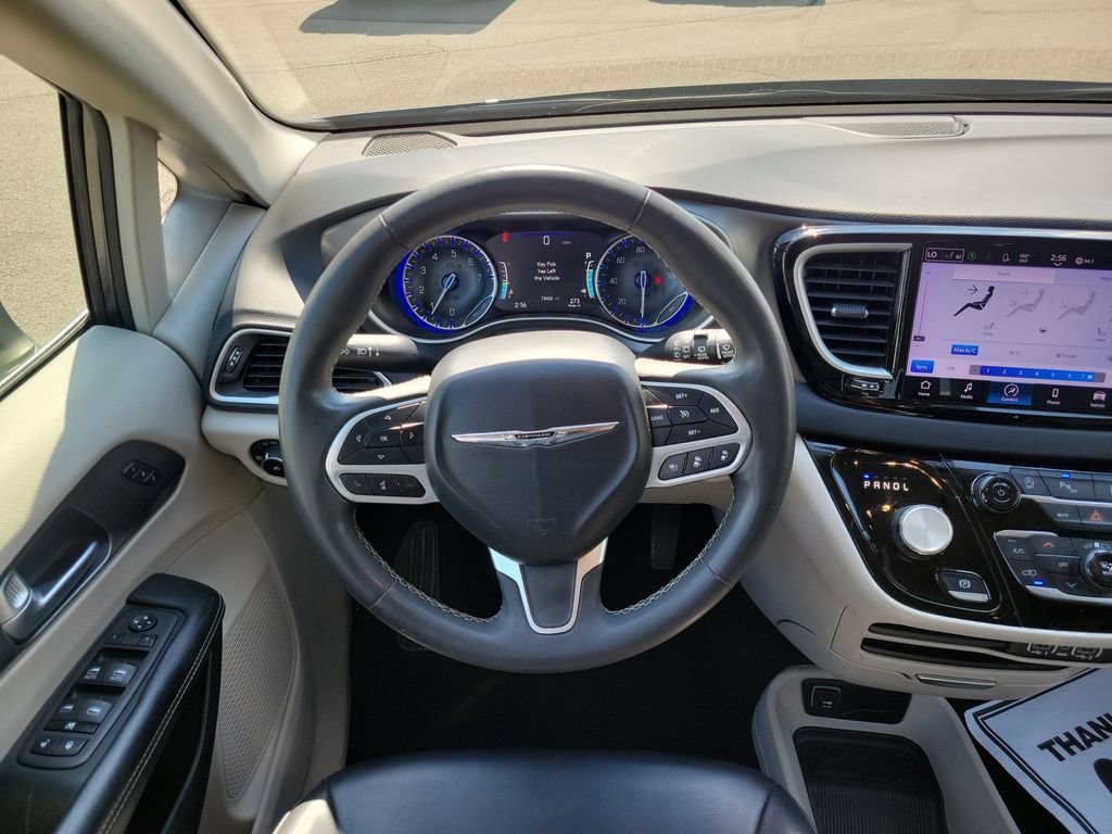Used 2023 Chrysler Pacifica Touring-L FWD image 10