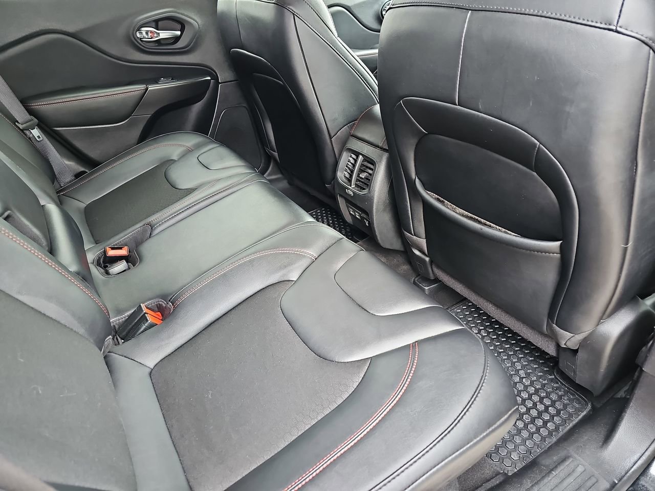 Used 2022 Jeep Cherokee Trailhawk w/ Comfort/Convenience Group image 14