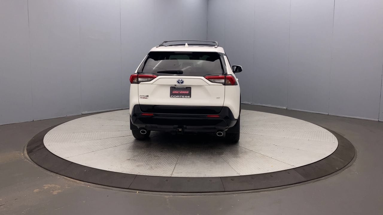 Used 2023 Toyota RAV4 SE w/ Weather & Moonroof Package AWD/4WD image 4