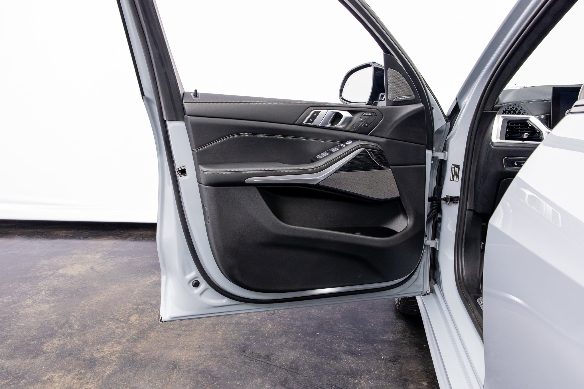Used 2024 BMW X7 xDrive40i w/ M Sport Package image 29