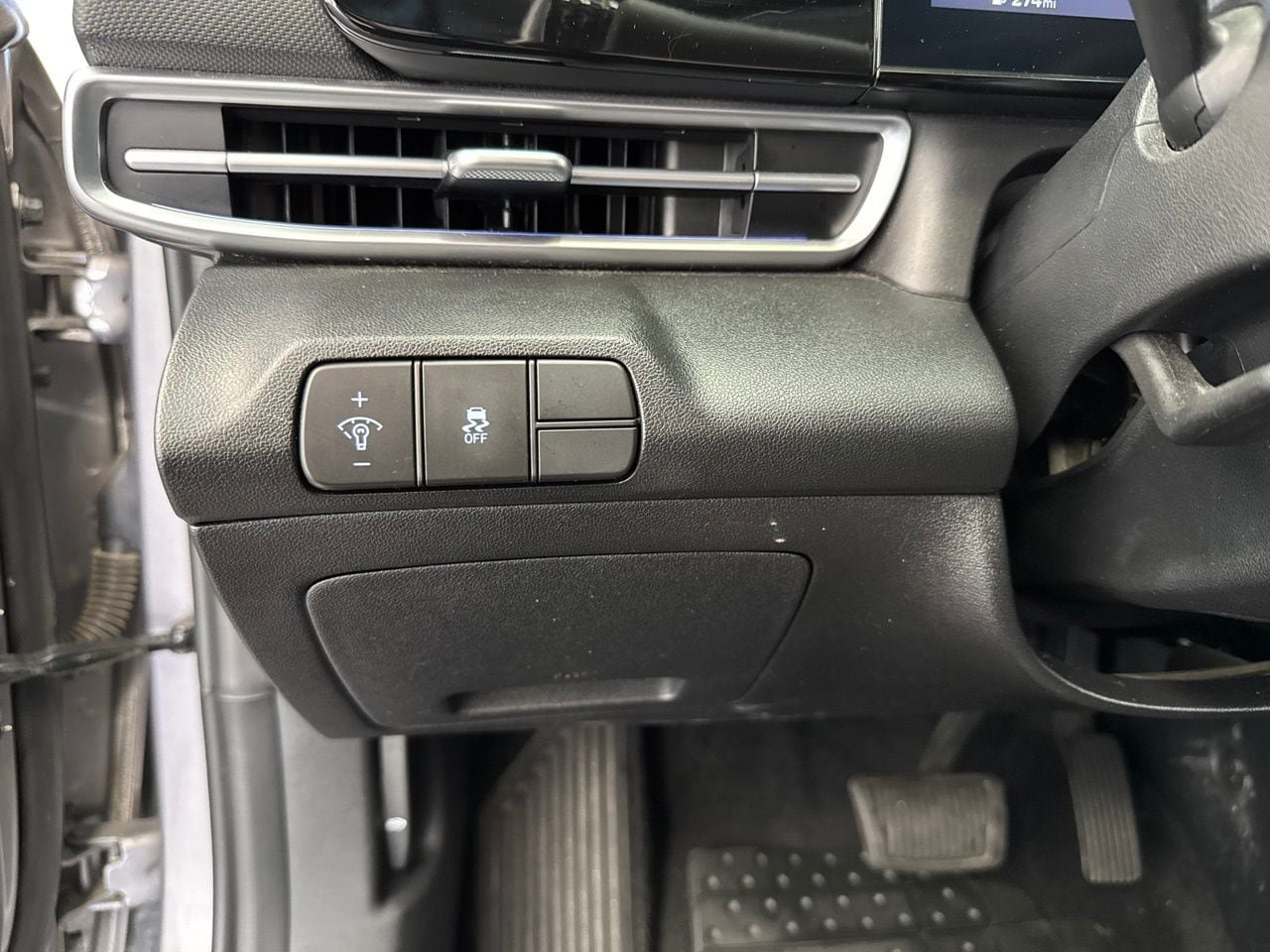Used 2024 Hyundai Elantra Limited FWD image 32